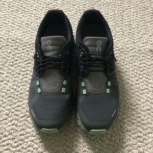 Women’s size 7.5 on clouds